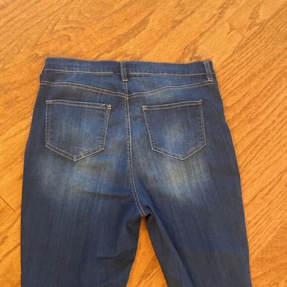 Fashion Nova size 14 jeans, high waisted - Picture 8 of 8